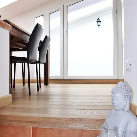 Realkasa Lovin House Apartment